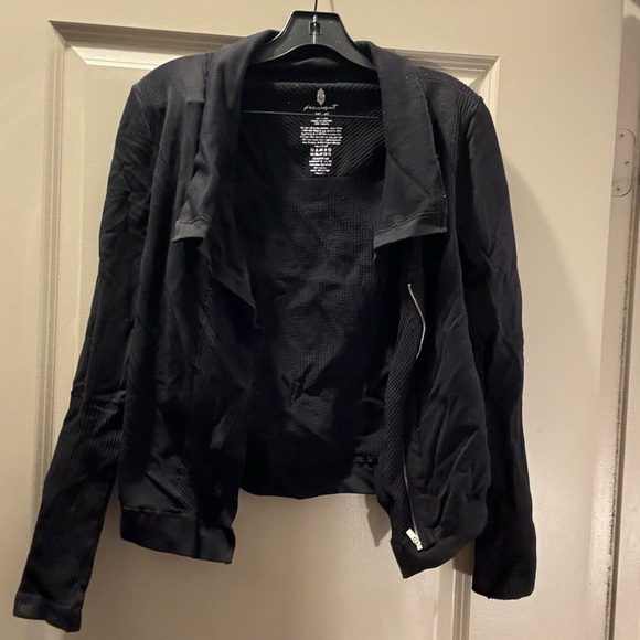 Free people movement zip front moto style jacket. Black, size S. Some piling - Picture 1 of 7